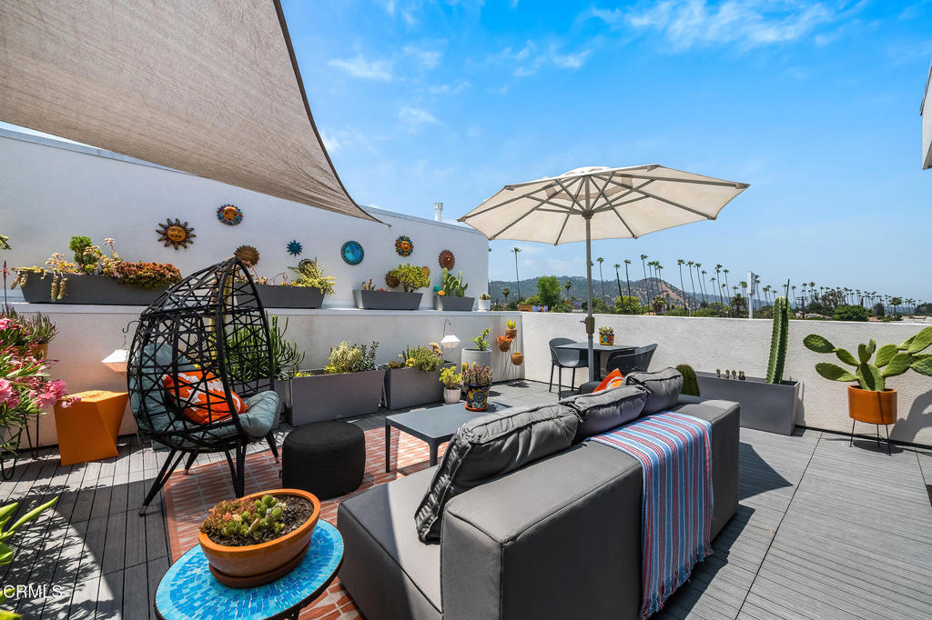 3559 Casitas Avenue
