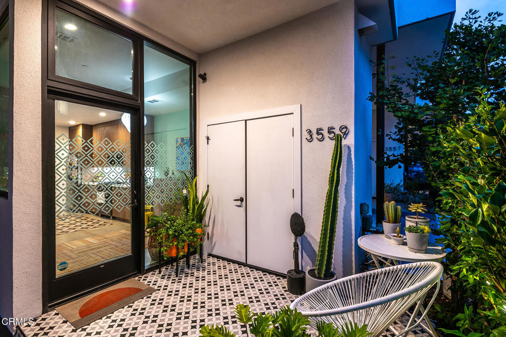 3559 Casitas Avenue