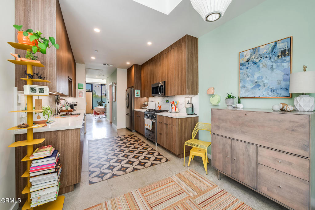 3559 Casitas Avenue