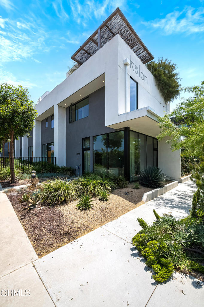 3559 Casitas Avenue