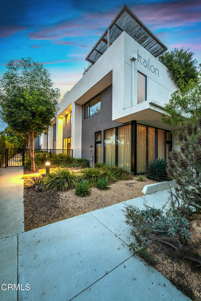 3559 Casitas Avenue