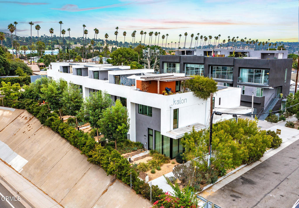 3559 Casitas Avenue