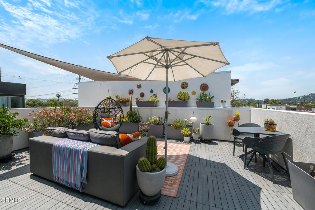 3559 Casitas Avenue