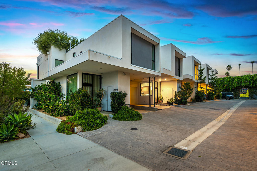 3559 Casitas Avenue