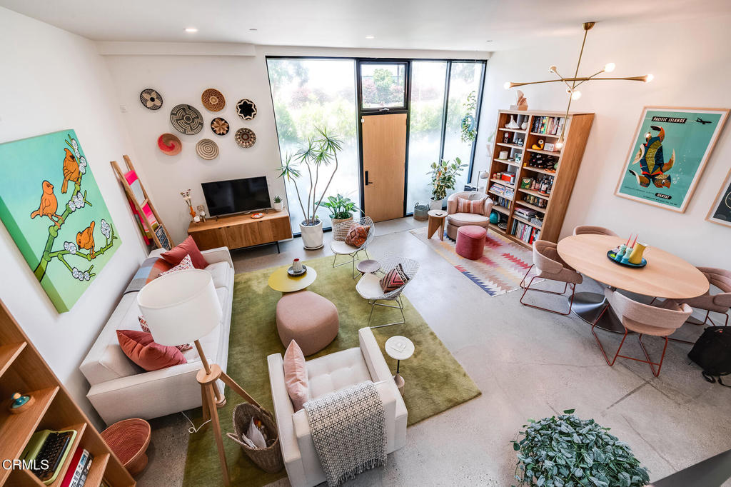 3559 Casitas Avenue