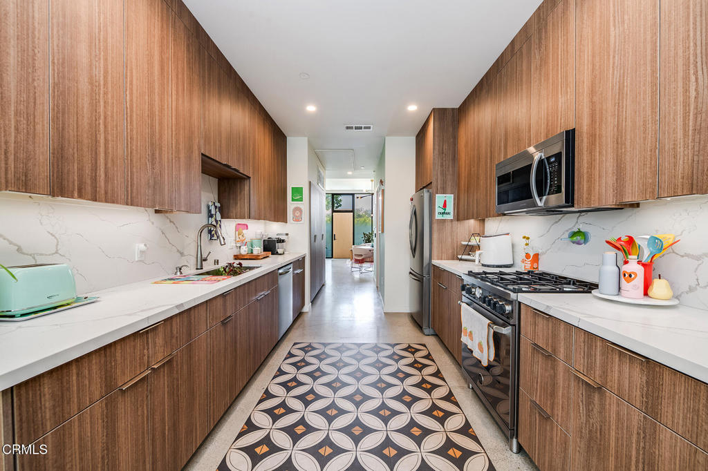 3559 Casitas Avenue