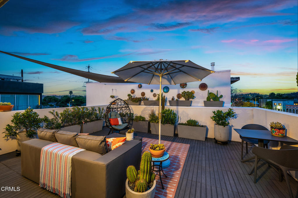3559 Casitas Avenue