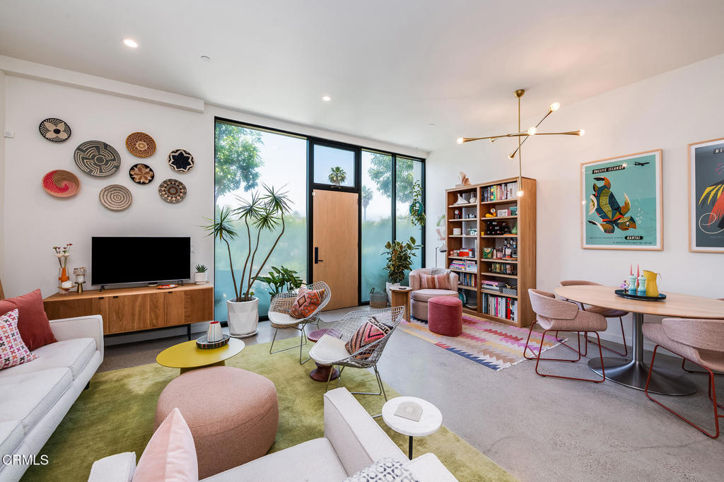 3559 Casitas Avenue