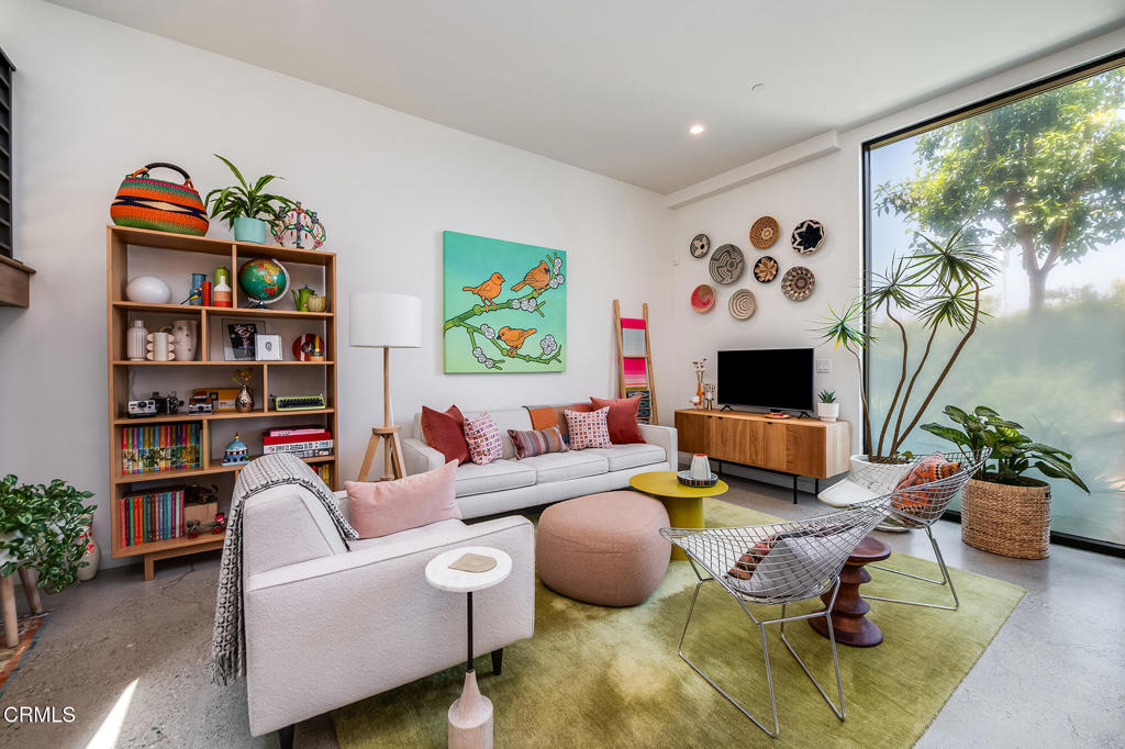 3559 Casitas Avenue