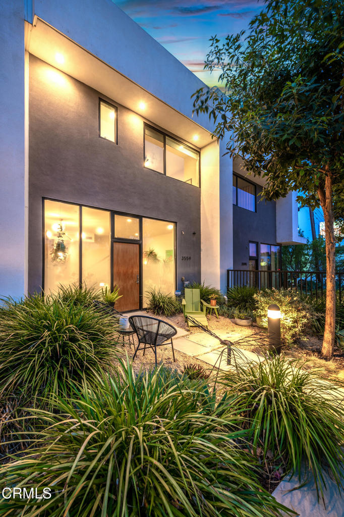 3559 Casitas Avenue
