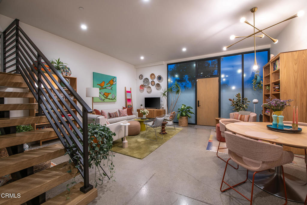 3559 Casitas Avenue