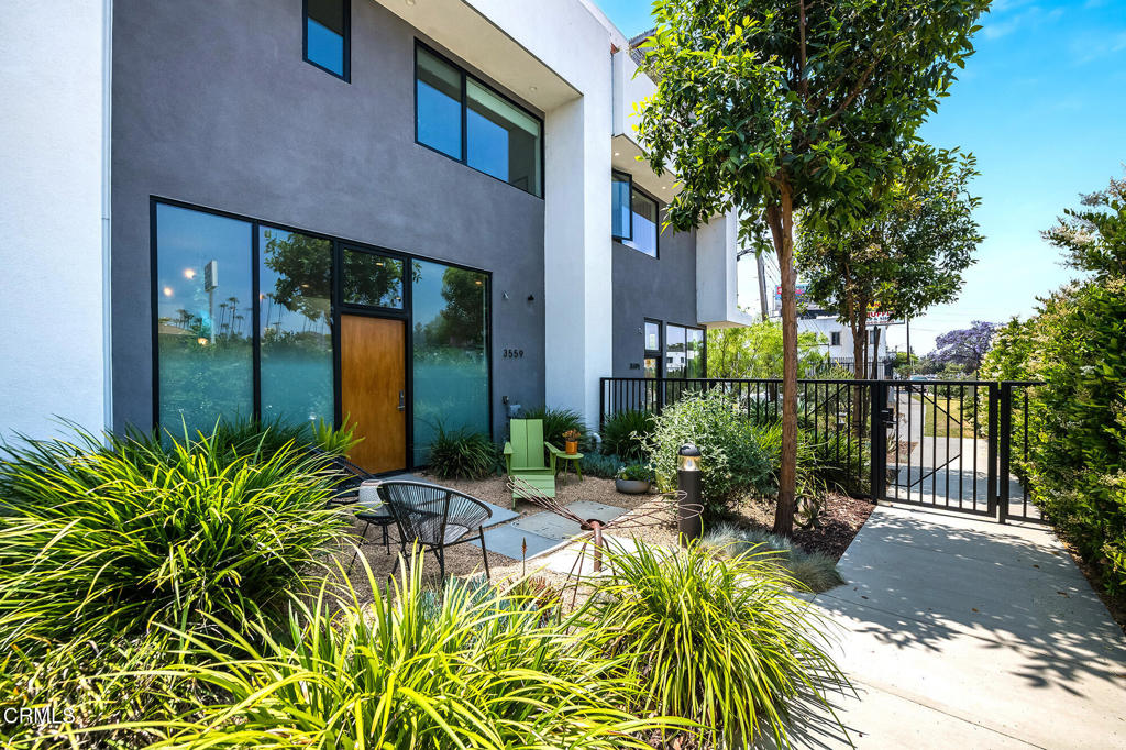 3559 Casitas Avenue