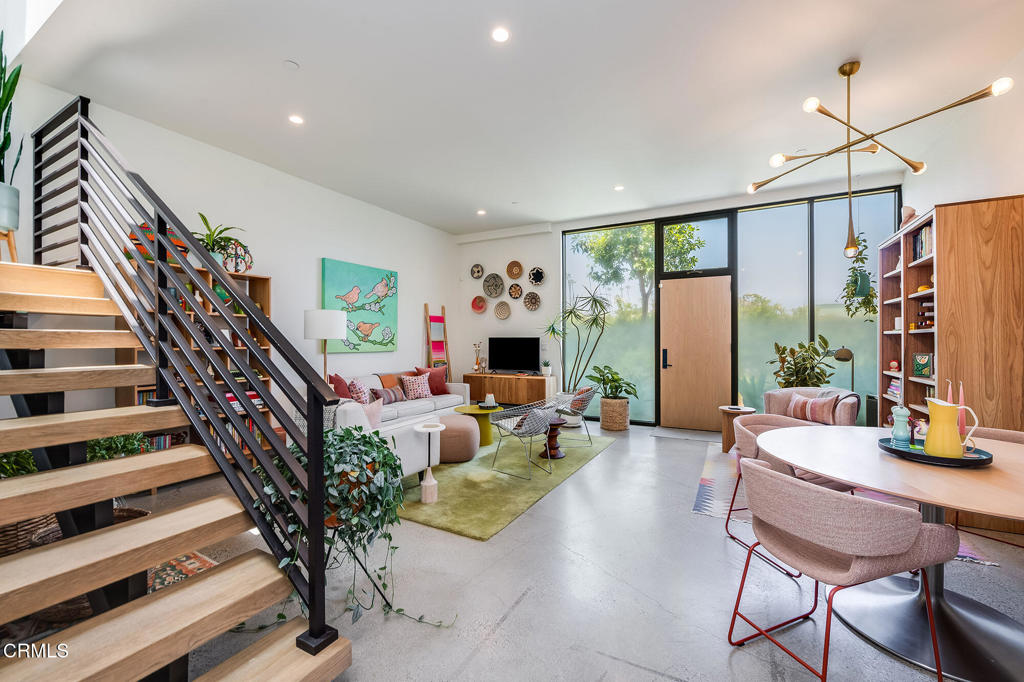 3559 Casitas Avenue