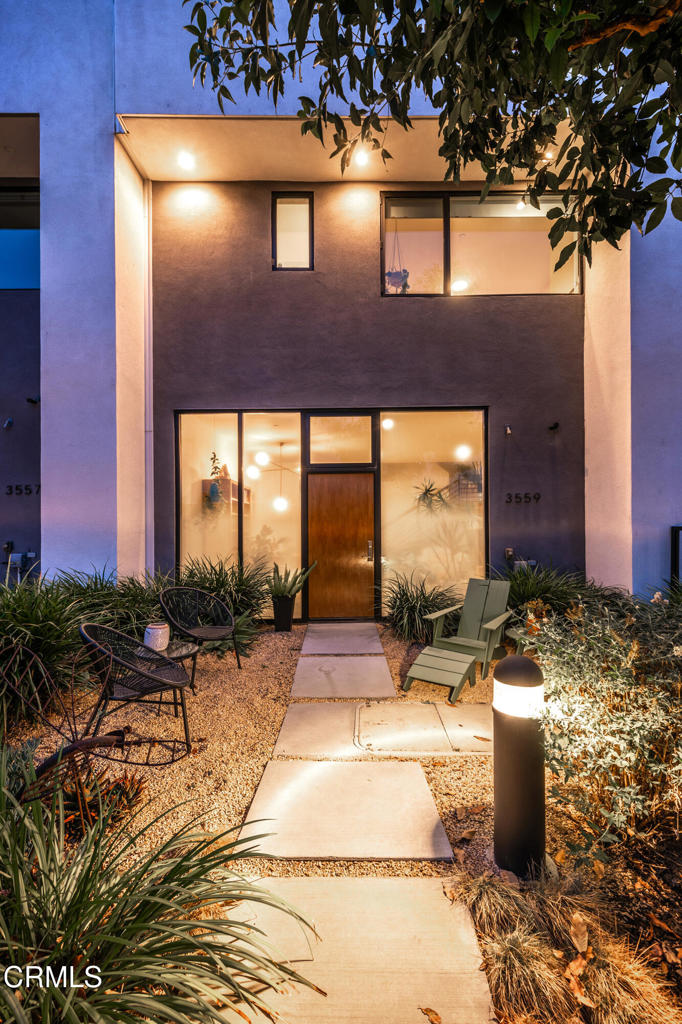 3559 Casitas Avenue