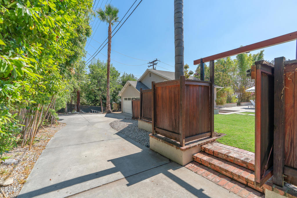 180 S Mountain Trail Avenue