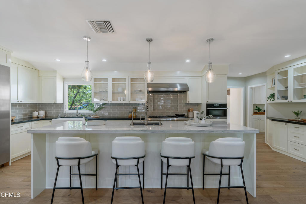 180 S Mountain Trail Avenue