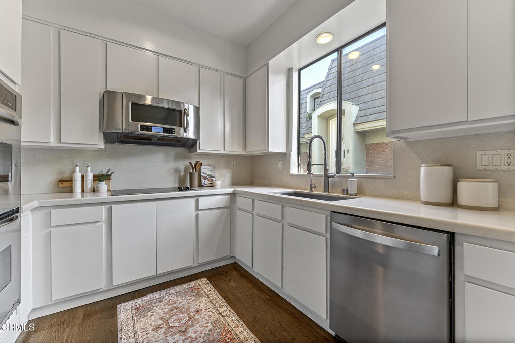 211 S Orange Grove Boulevard 5