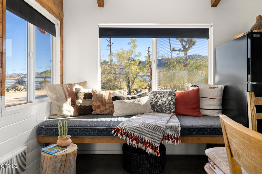 7284 Saddleback Road