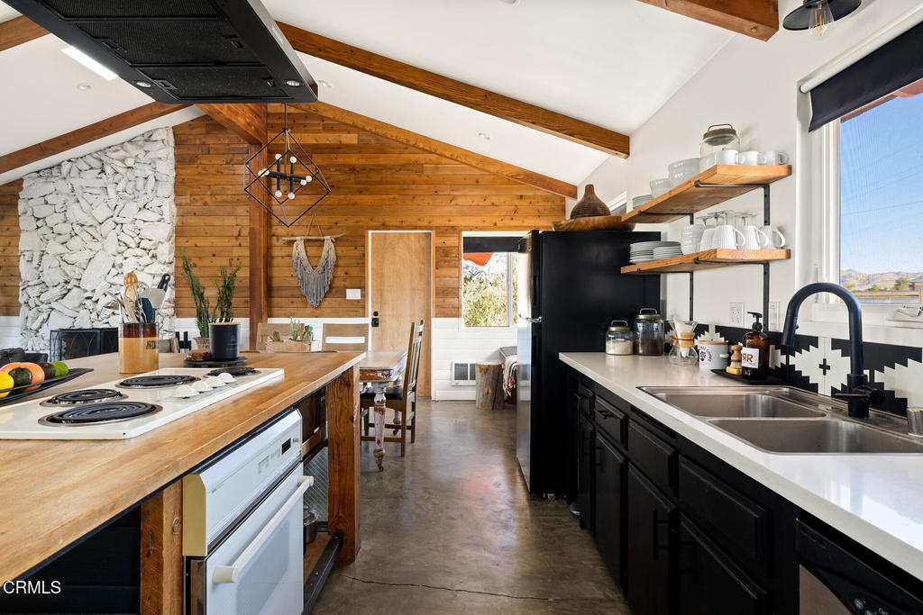 7284 Saddleback Road