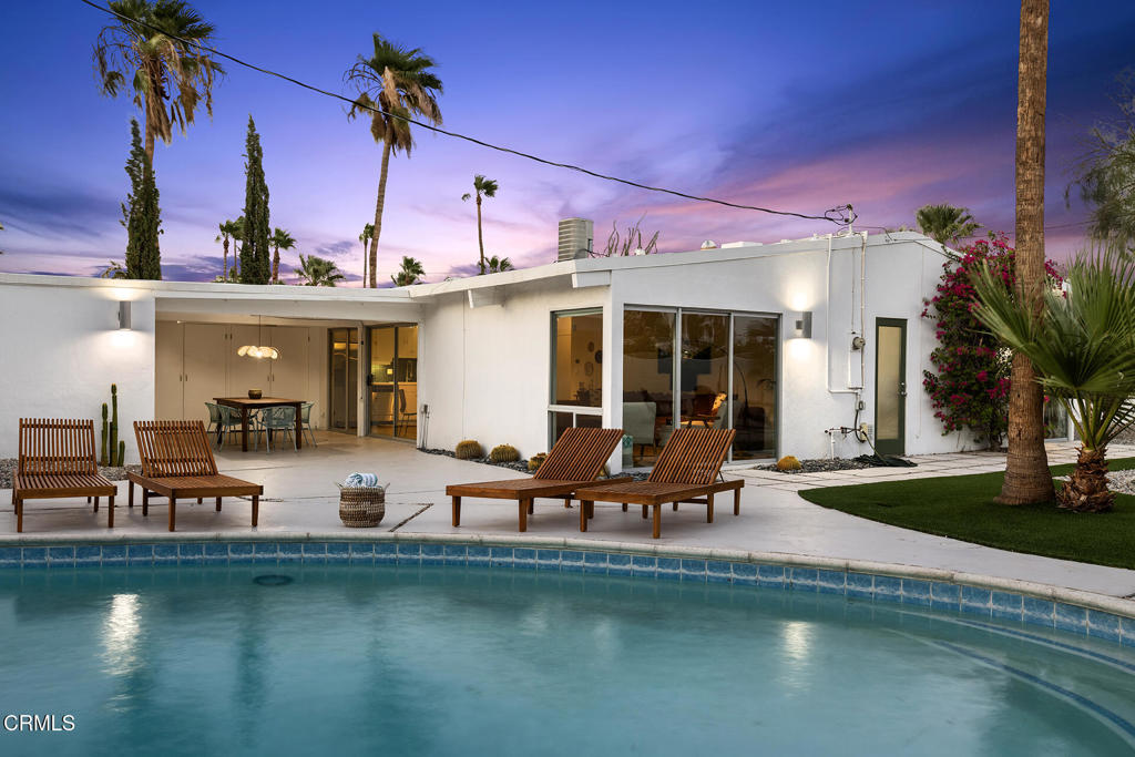 795 E Racquet Club Road