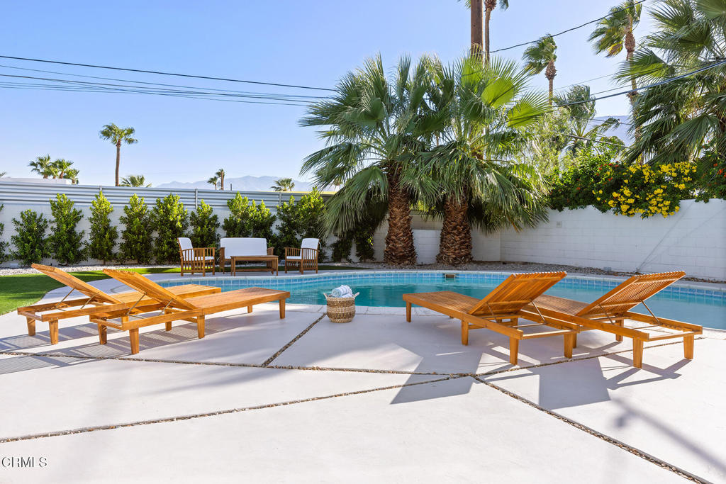795 E Racquet Club Road