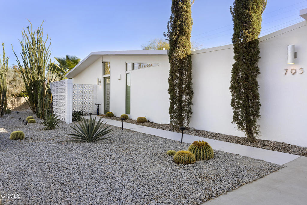 795 E Racquet Club Road