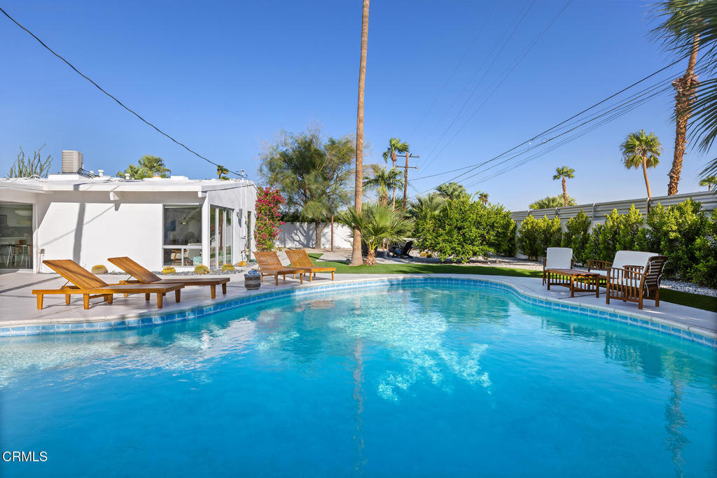 795 E Racquet Club Road
