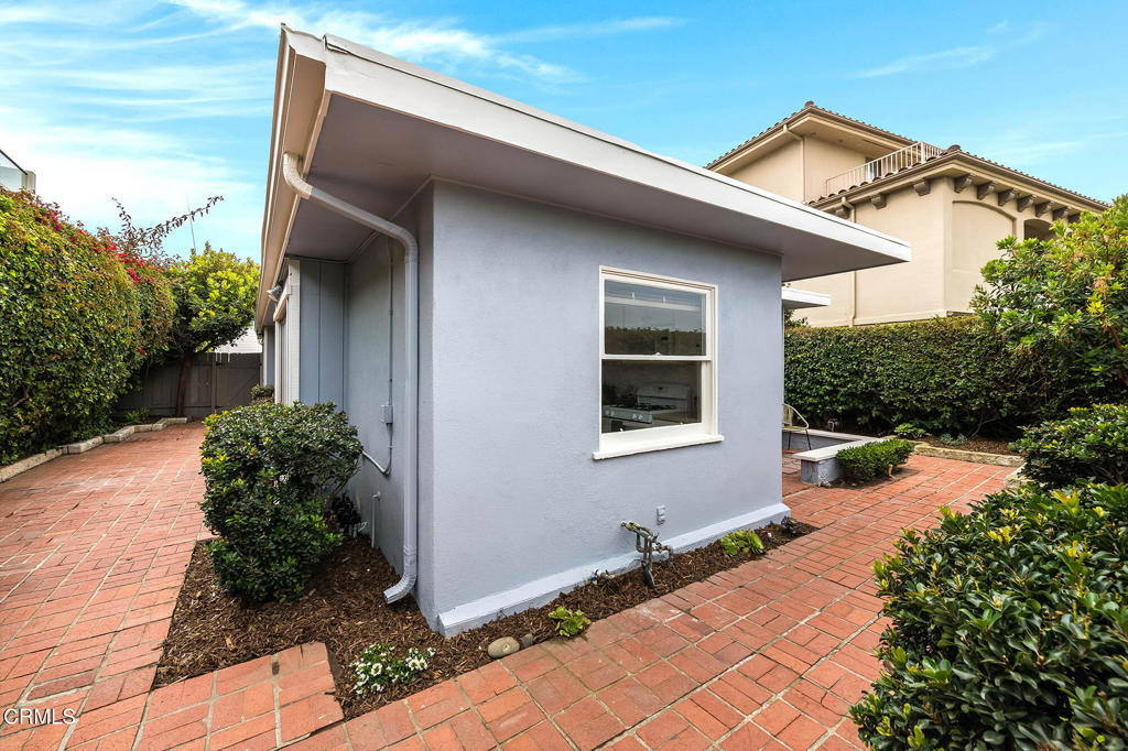 1260 Marthas Vineyard Court