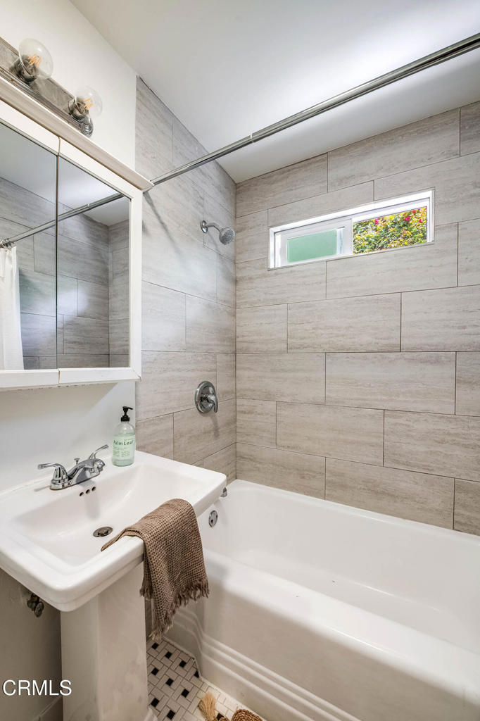 1260 Marthas Vineyard Court