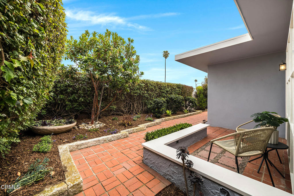 1260 Marthas Vineyard Court