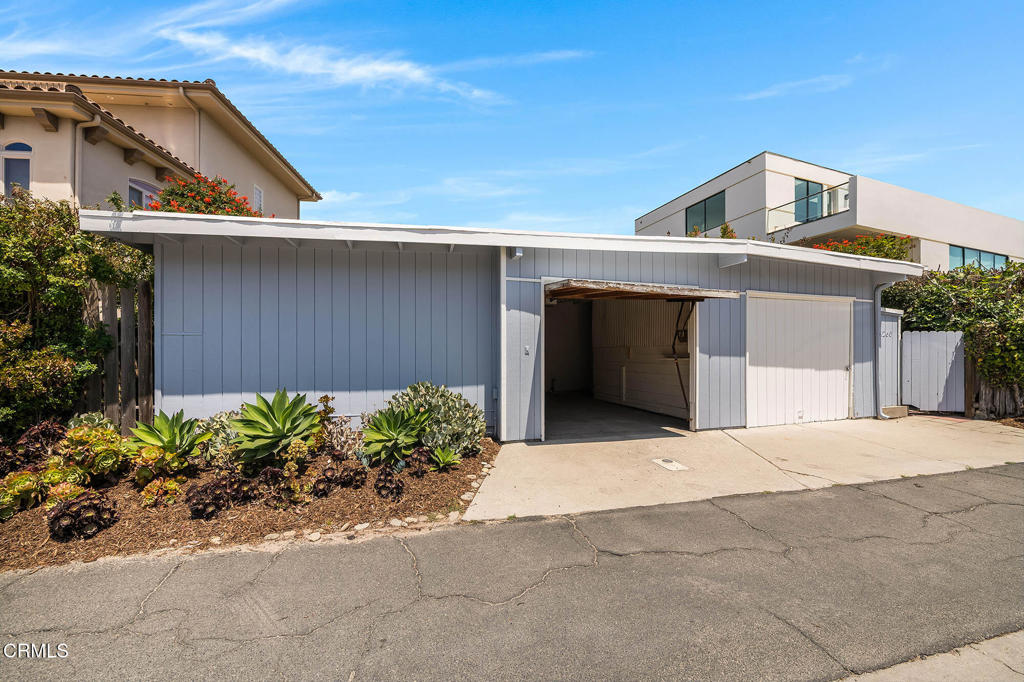 1260 Marthas Vineyard Court