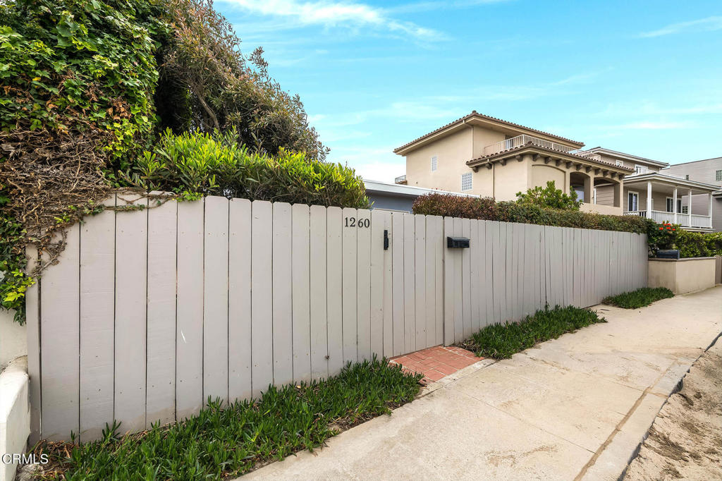 1260 Marthas Vineyard Court