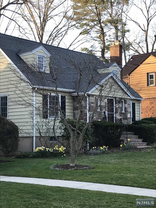 1178 West Laurelton Parkway