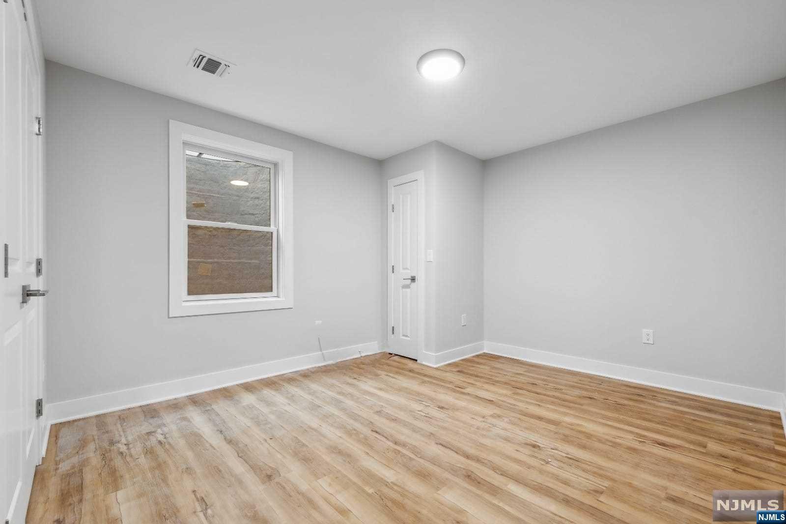 79 Hallberg Avenue
