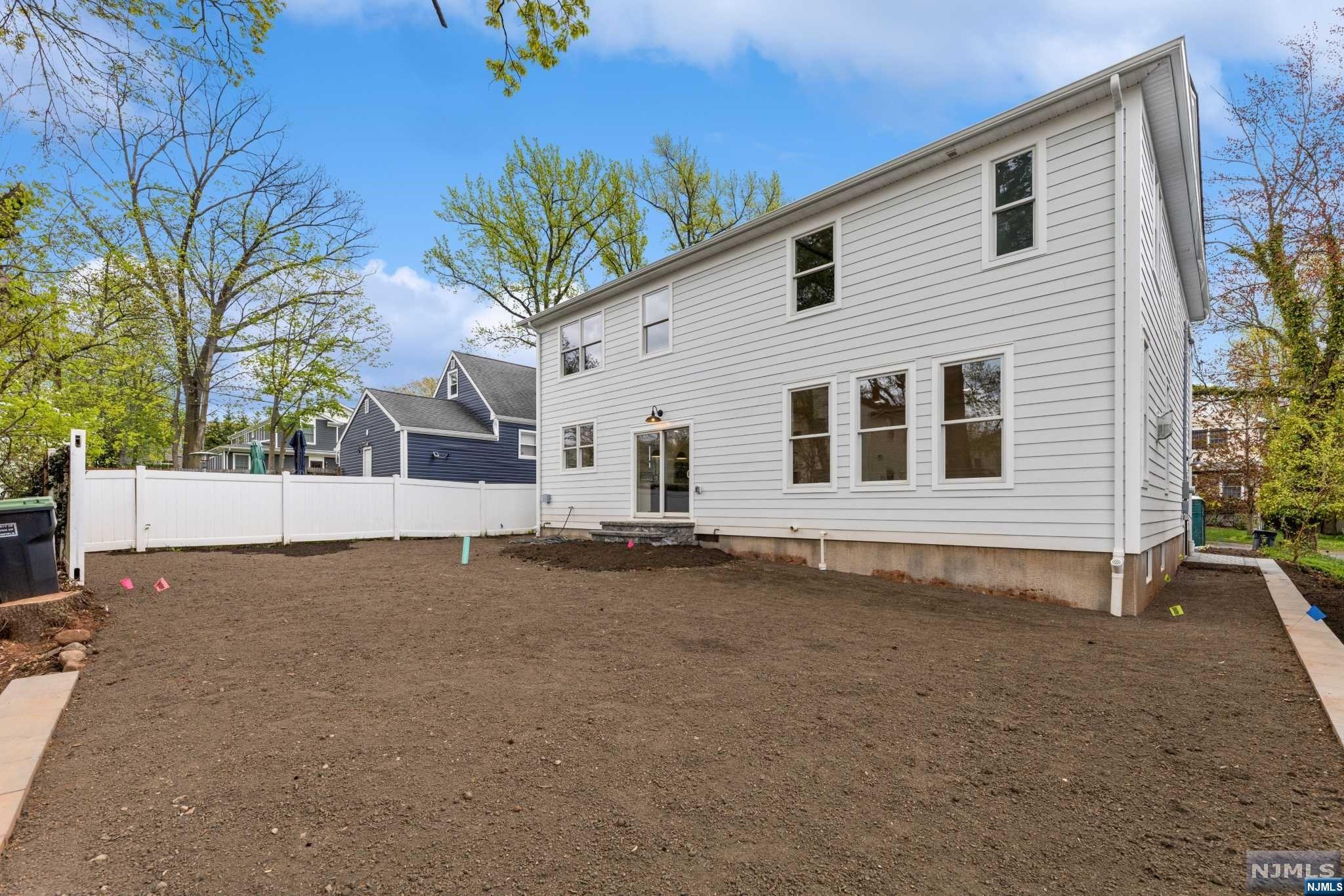 79 Hallberg Avenue