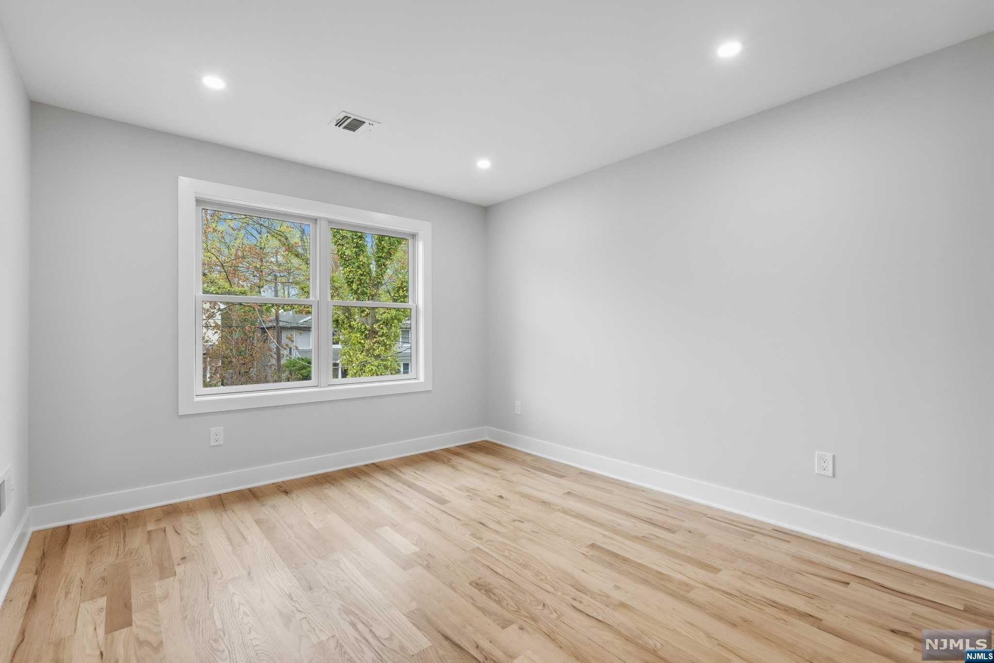 79 Hallberg Avenue