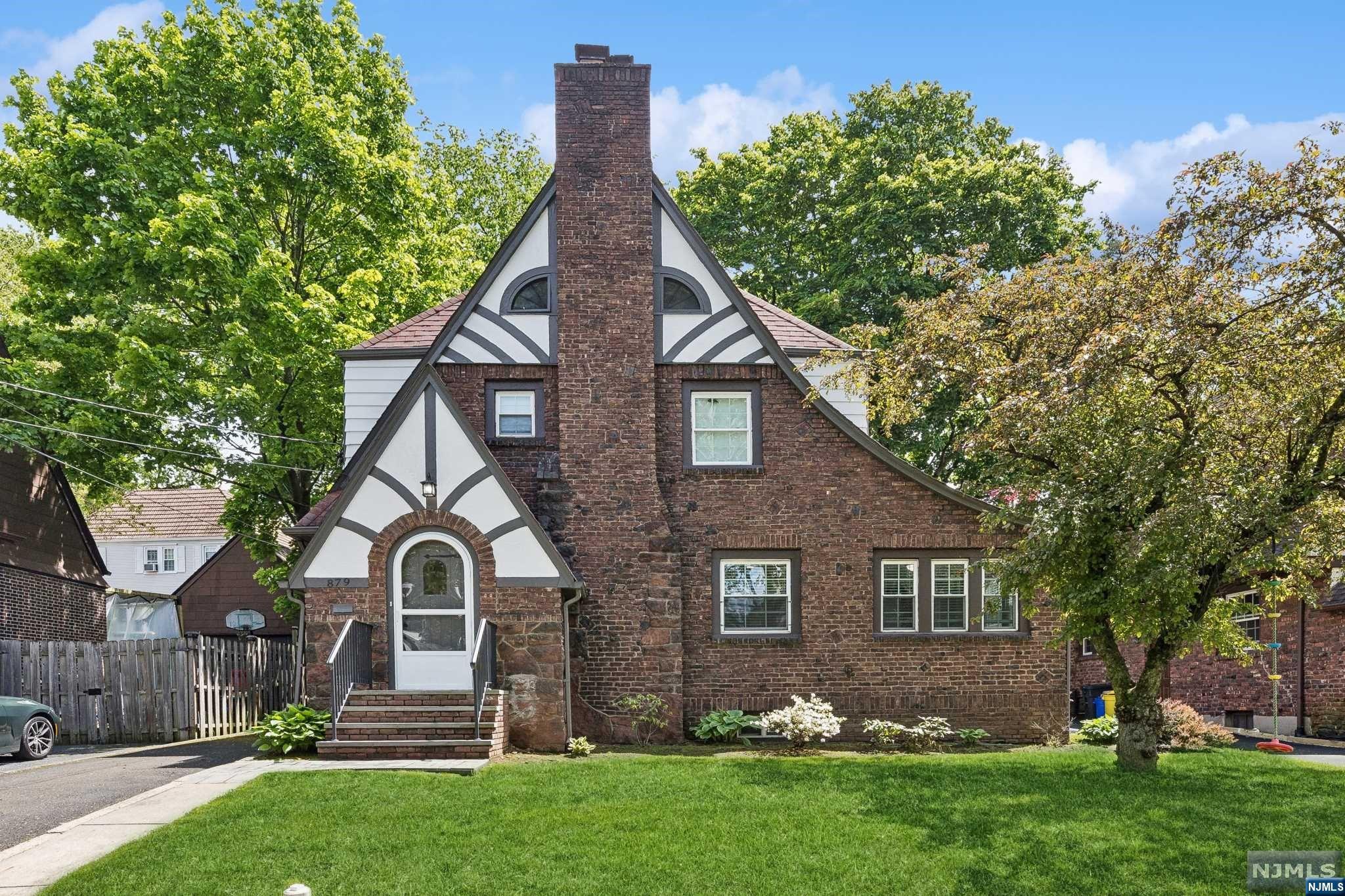 879 Red Road