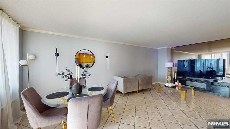 200 Winston Drive 418