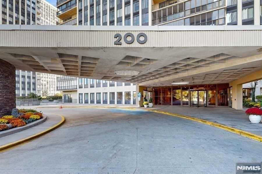 200 Winston Drive 418