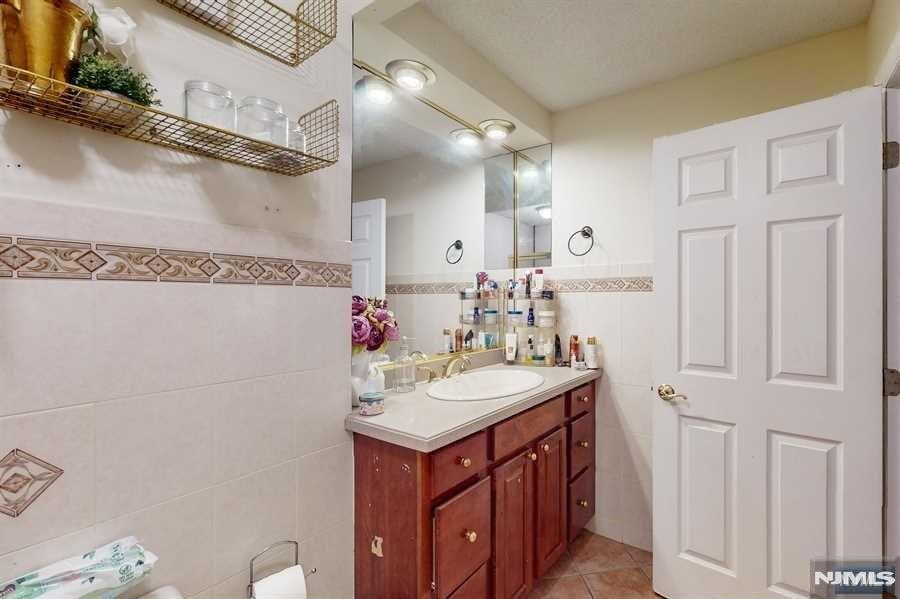 200 Winston Drive 418