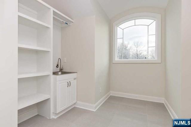 11 Lee Place