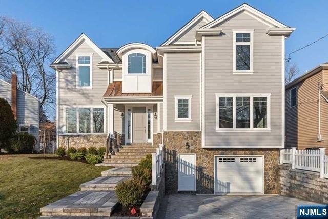 11 Lee Place