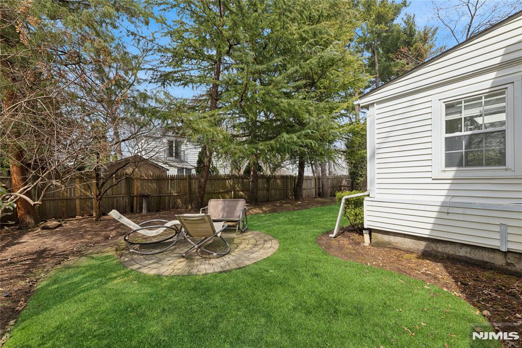 1372 River Road