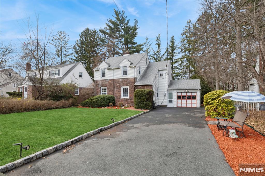 1372 River Road