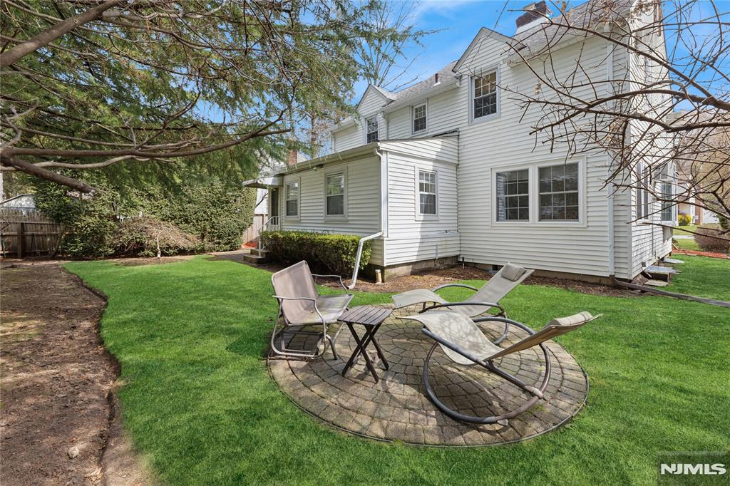 1372 River Road