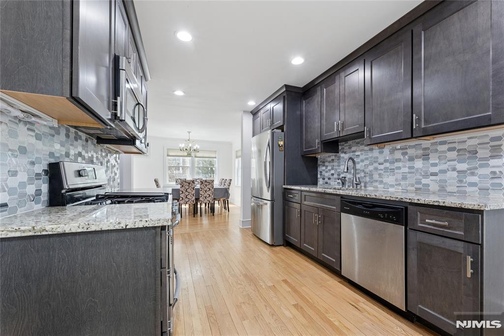 1372 River Road