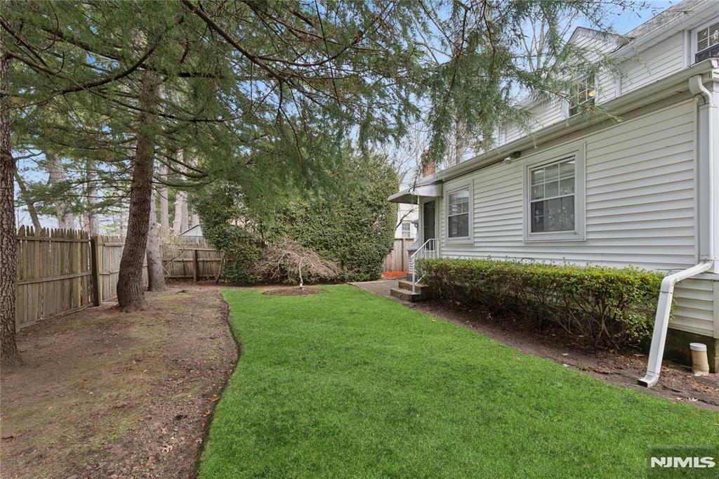 1372 River Road
