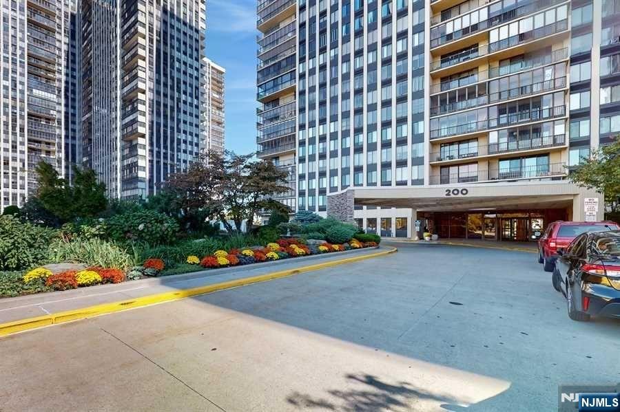 200 Winston Drive 418