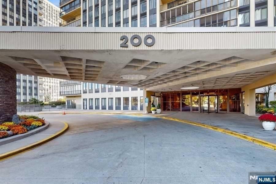 200 Winston Drive 418