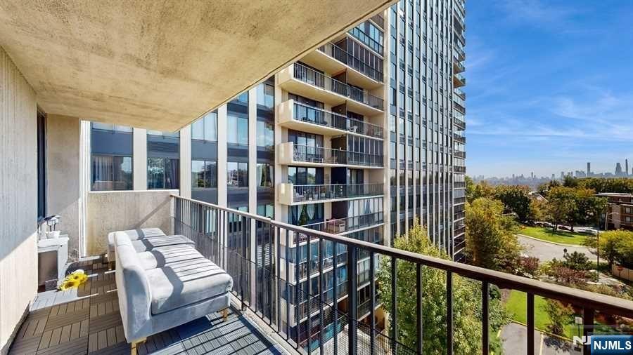 200 Winston Drive 418